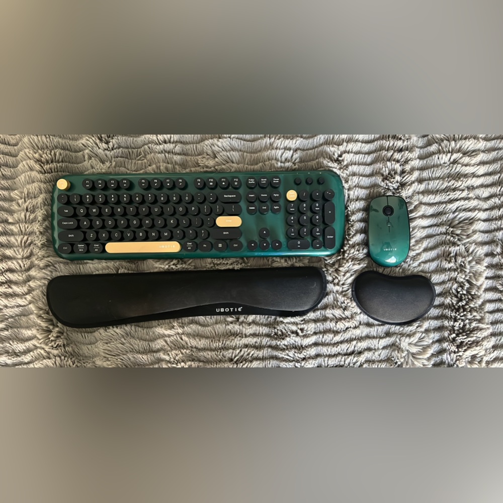 Like New Wireless Typewriter Keyboard & Mouse Set with Joined USB Receiver.